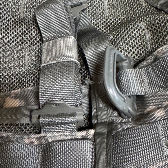 Military Surplus - Molle  (FLC) Vest - Picture 3 of 5